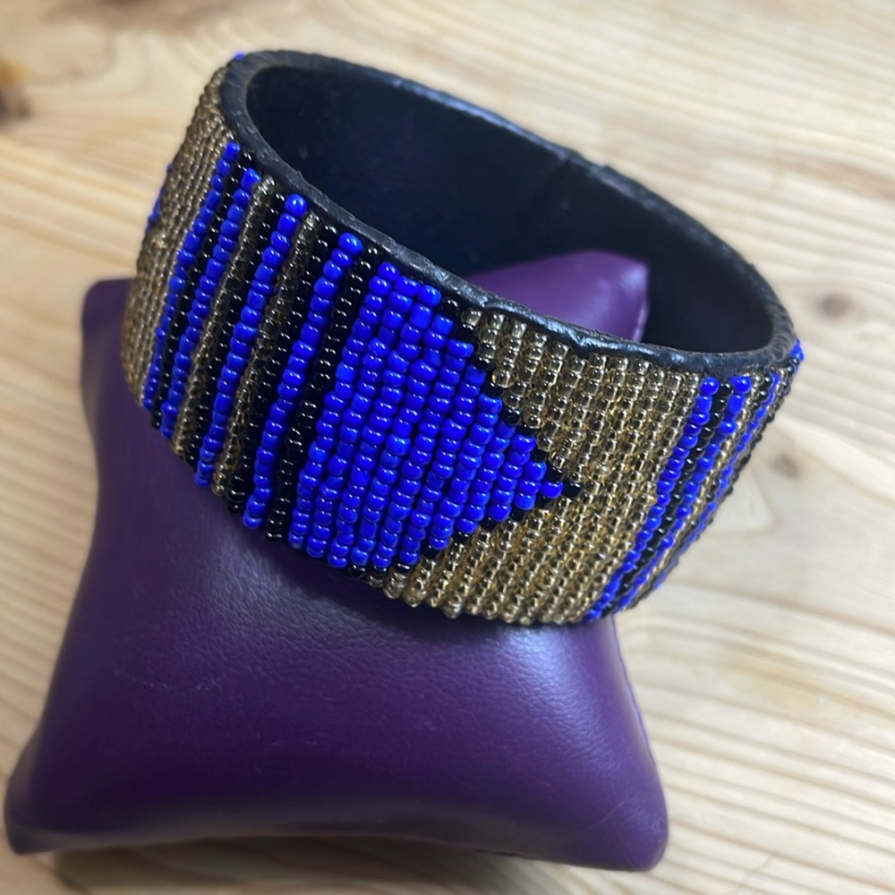 Beaded and leather pulse🌺